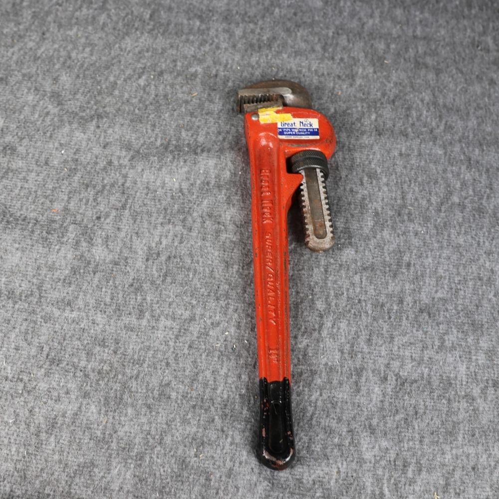 Great Neck PW-14 14in Pipe Wrench Red Heavy Duty Adjustable Forged Steel Taiwan